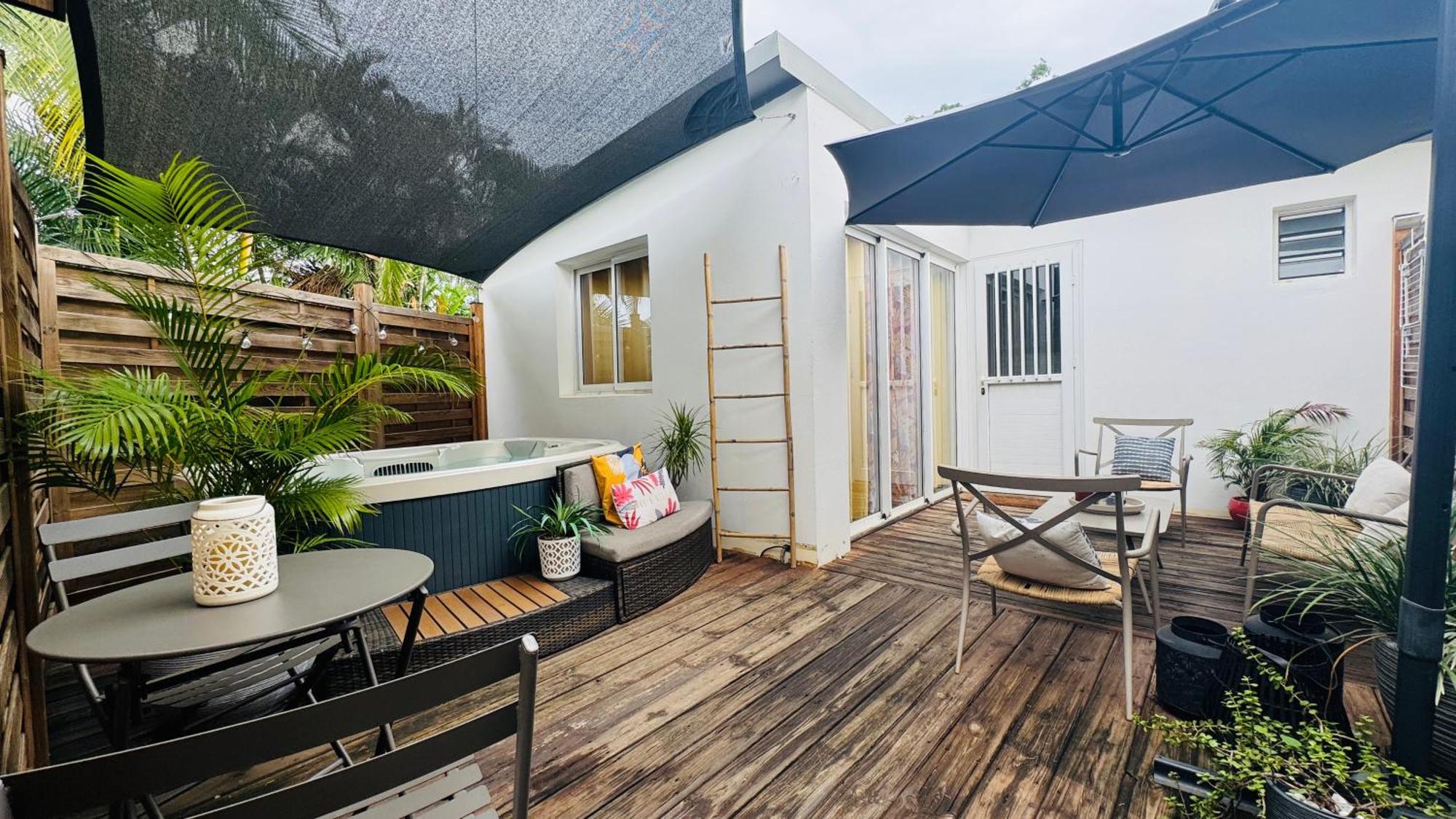 Le Plumeria - T1 Avec Un Spa Privatif Saint-Denis Esterno foto